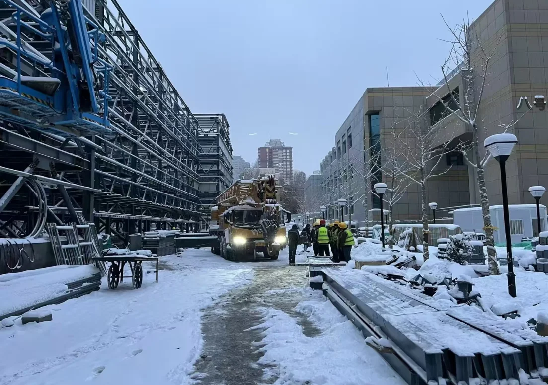 Batalla en el frío extremo y ejecución ultrarrápida del contrato: crónica de la gestión del proyecto del aparcamiento mecánico de varios niveles en la zona de oficinas centralizadas de Xihoujie, Xinjiang